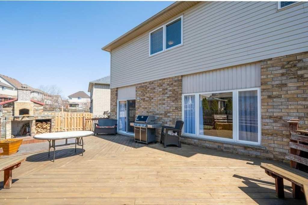 Comfortable Modern Room Near Ykf Airport III Kitchener Exterior photo
